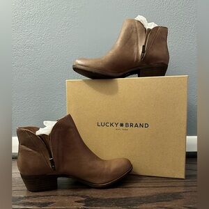 Lucky Brand women’s brown botties w/ zippers size 8.5M